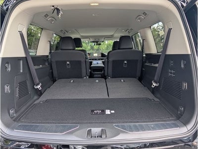 2027 INFINITI QX80 LUXE