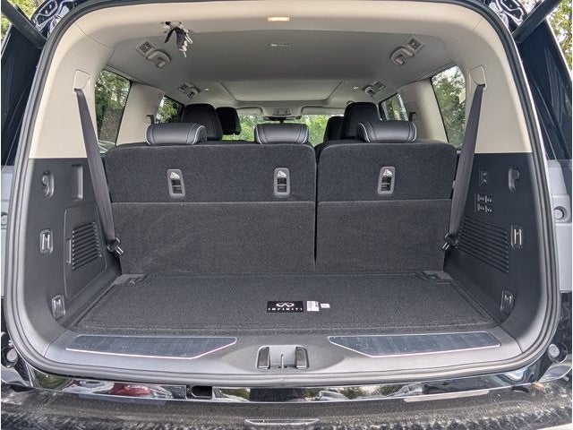 2027 INFINITI QX80 LUXE