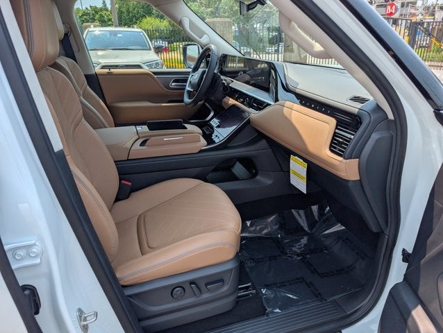 2027 INFINITI QX80 LUXE