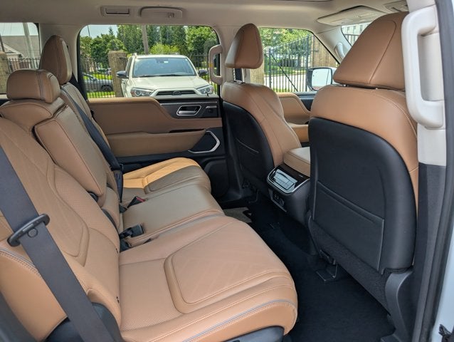 2027 INFINITI QX80 LUXE