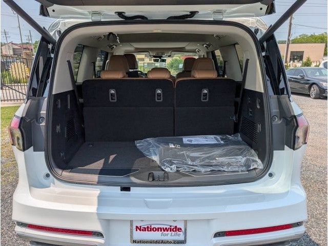 2027 INFINITI QX80 LUXE